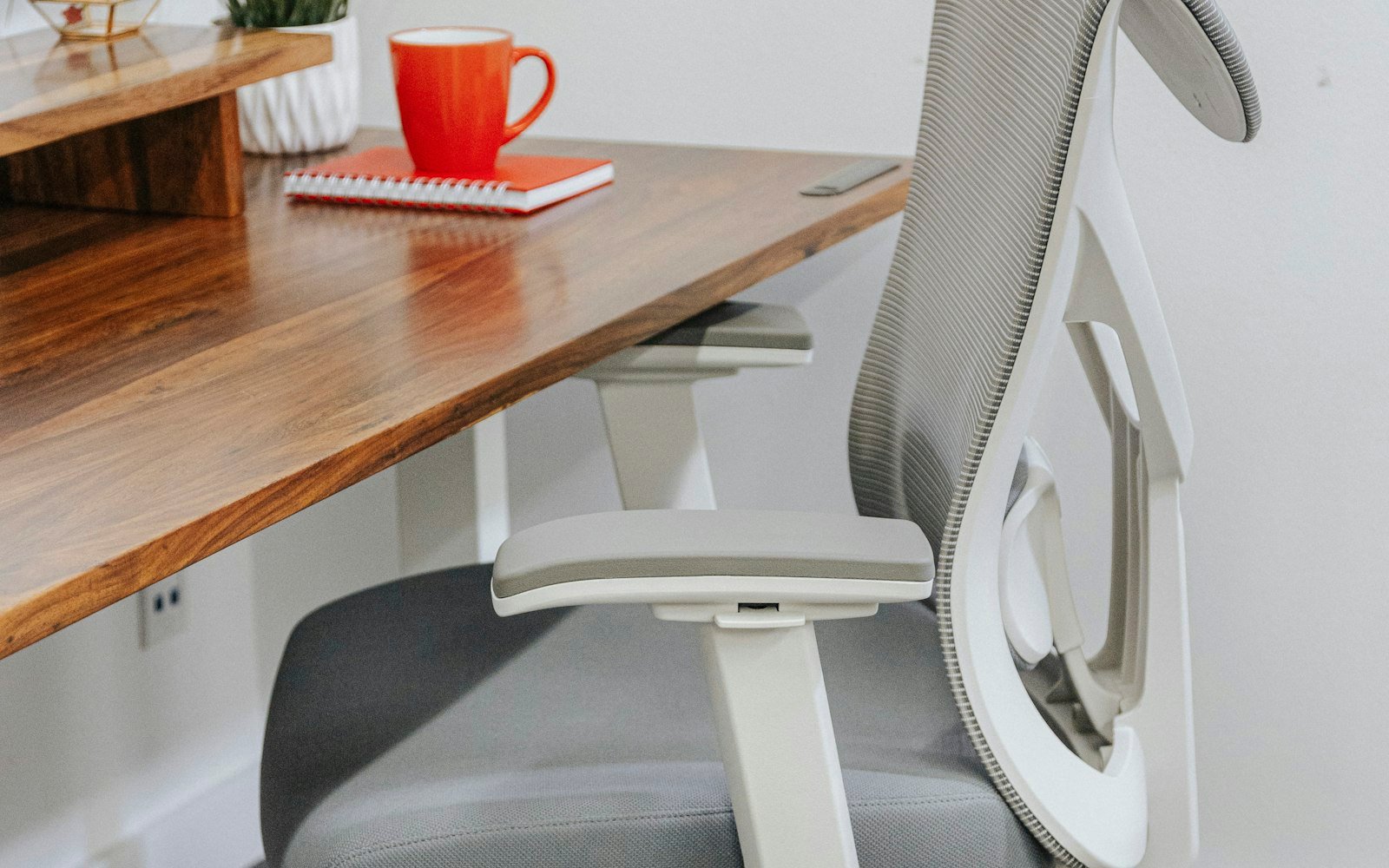 Bürostuhl mit Netz oder Polster: Was ist besser?